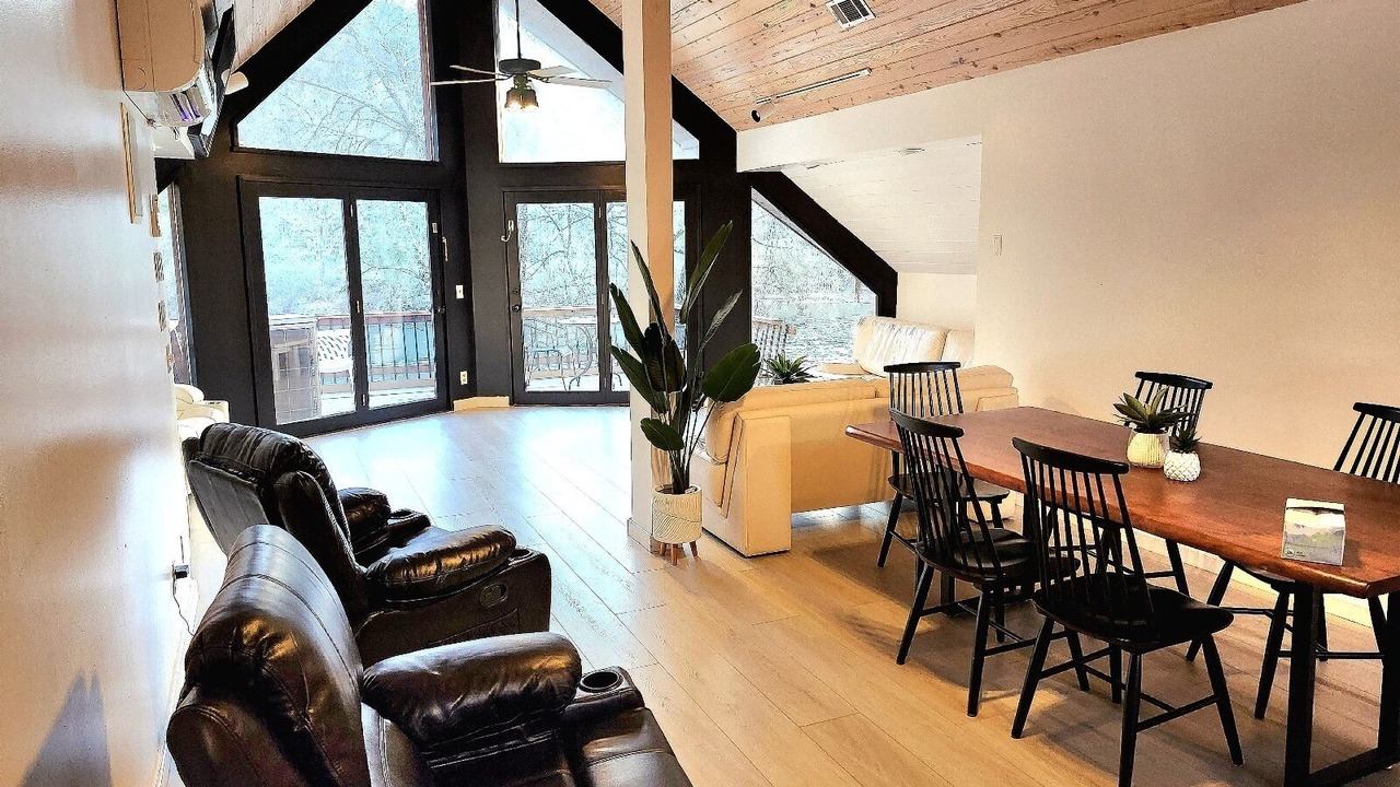 Photo of Livingroom in Lakeview