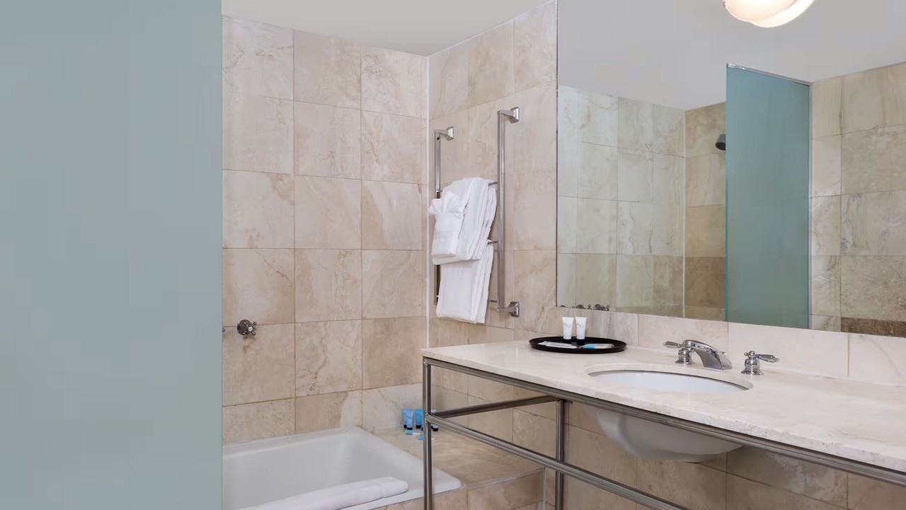 Photo of Bathroom in Flamingo/Lummus