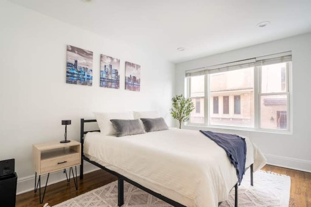 Photo of Bedroom in Rogers Park