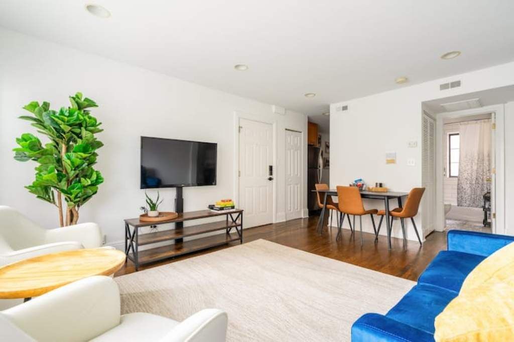 Photo of Livingroom in Rogers Park