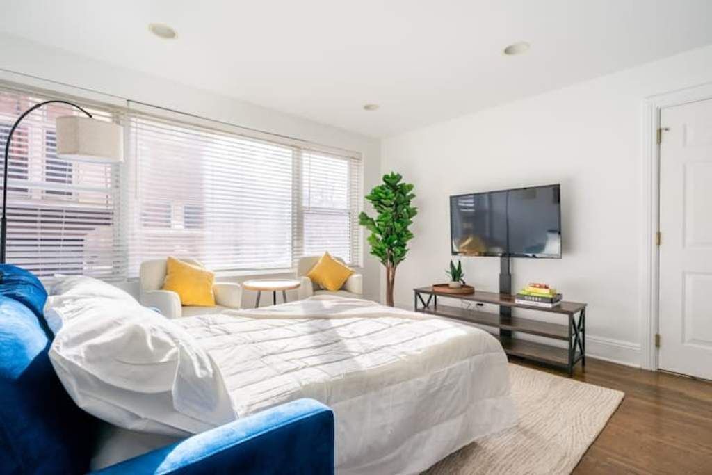 Photo of Bedroom in Rogers Park