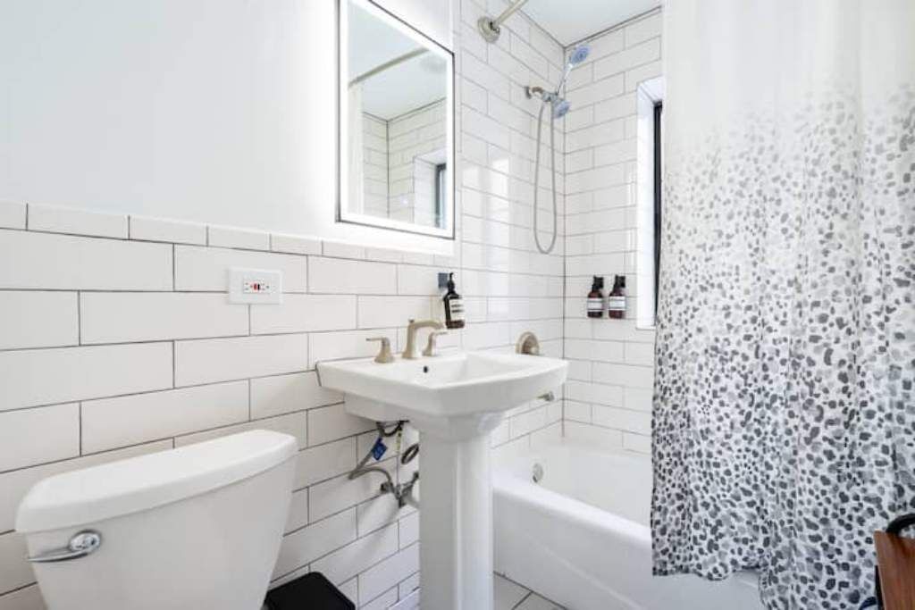 Photo of Bathroom in Rogers Park