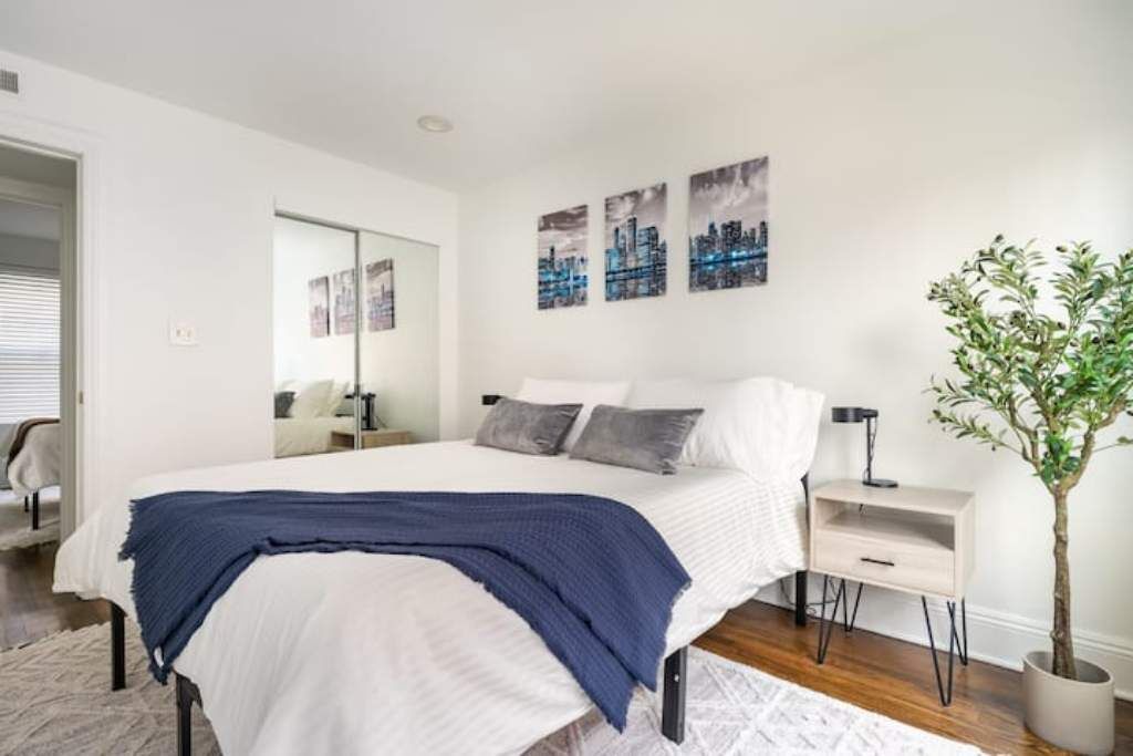 Photo of Bedroom in Rogers Park