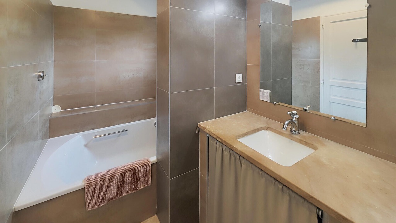 Photo of Bathroom in Saint-Laurent-de-la-Cabrerisse