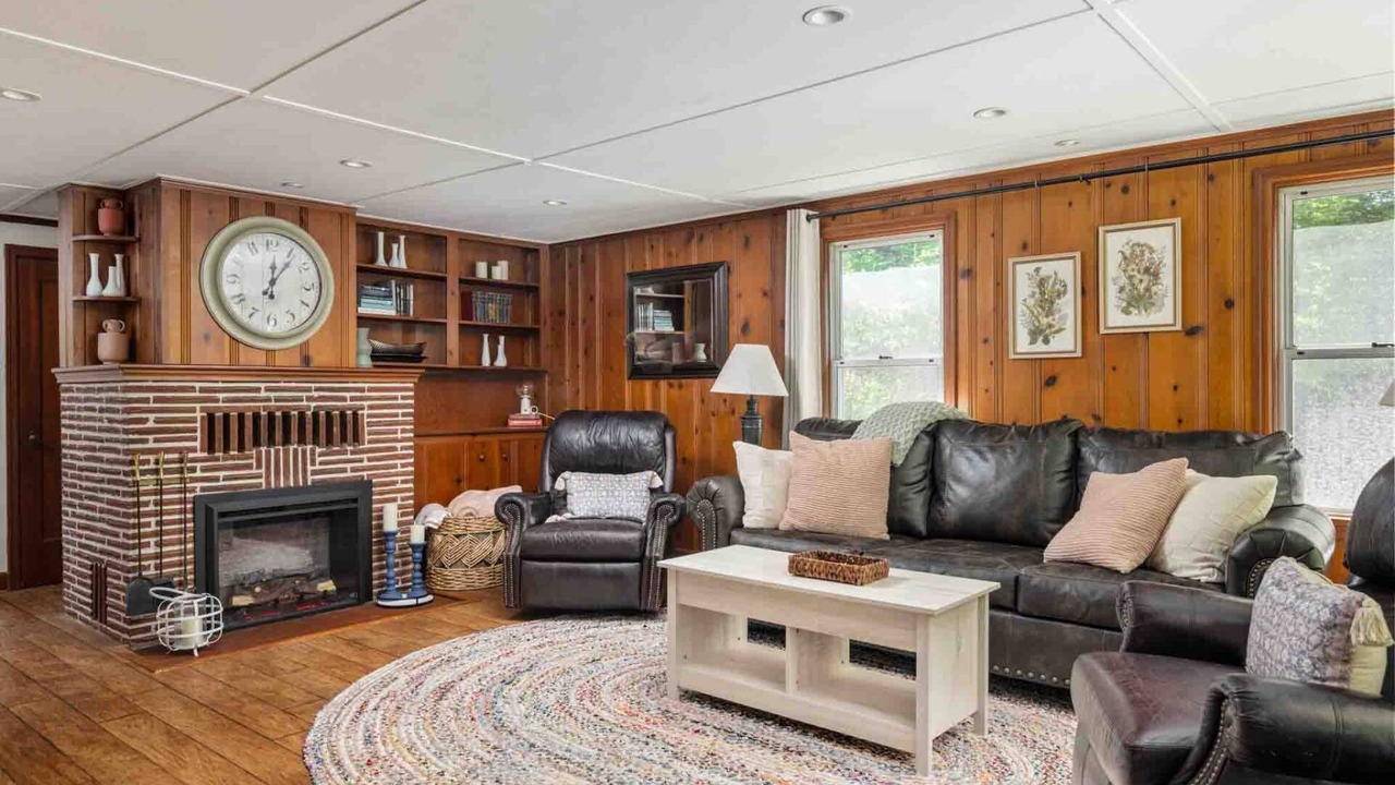 Photo of Livingroom in Stafford - Tualatin Valley