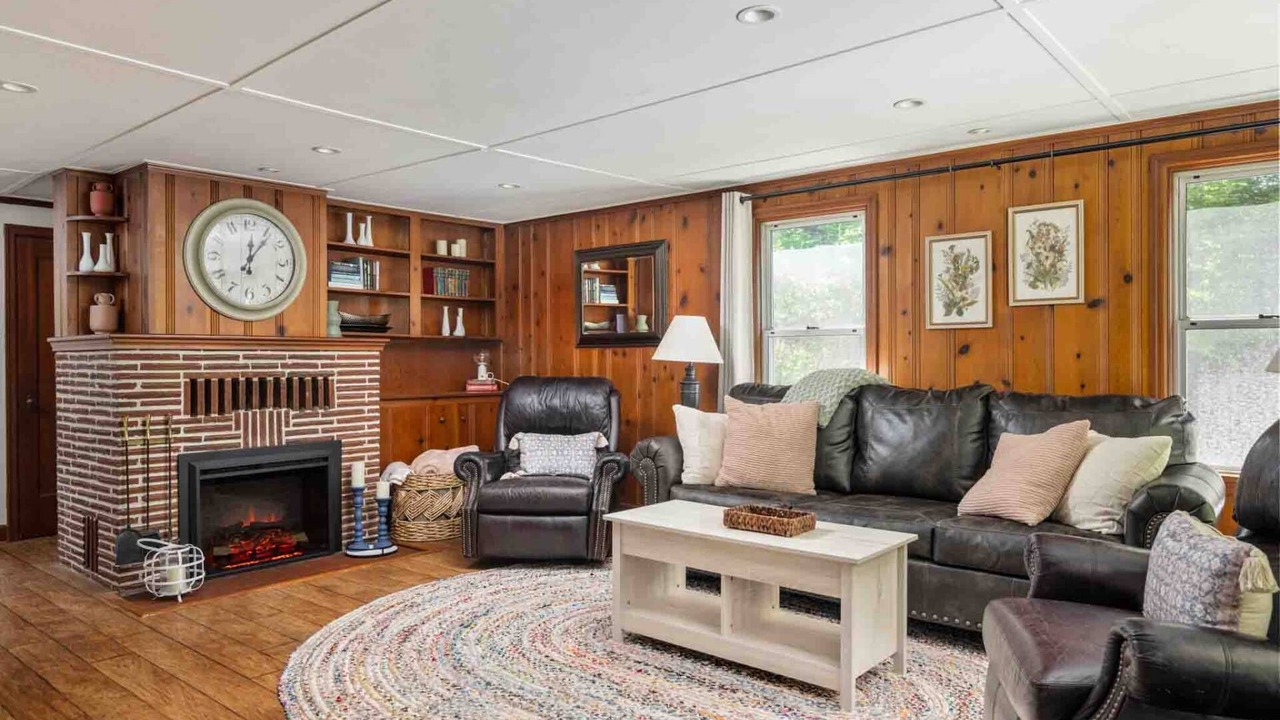 Photo of Livingroom in Stafford - Tualatin Valley