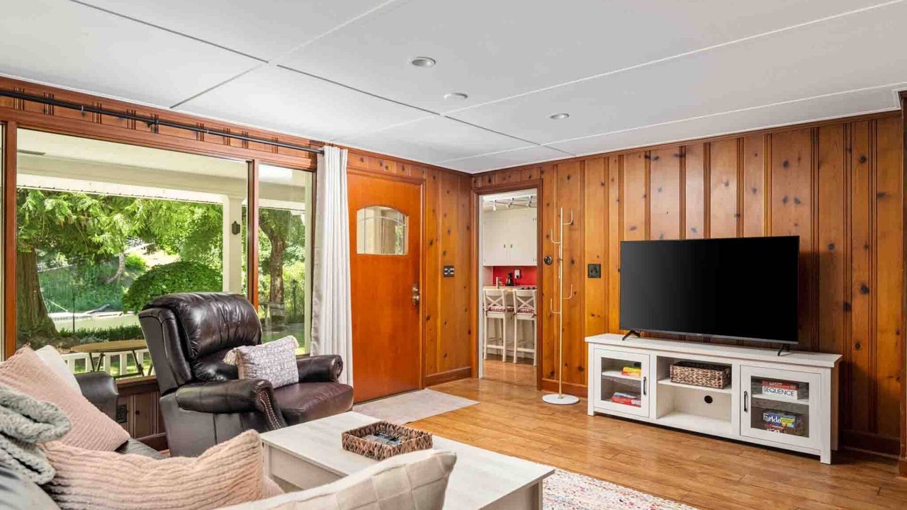 Photo of Livingroom in Stafford - Tualatin Valley