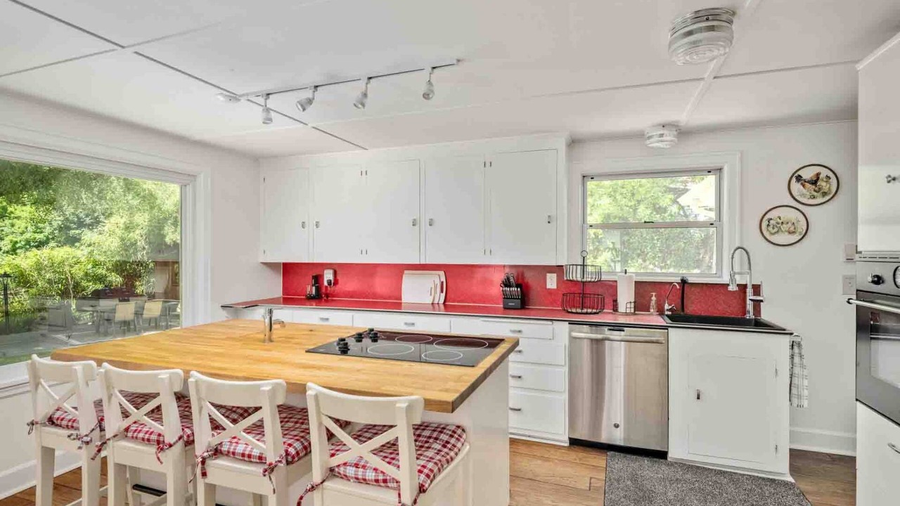Photo of Kitchen in Stafford - Tualatin Valley