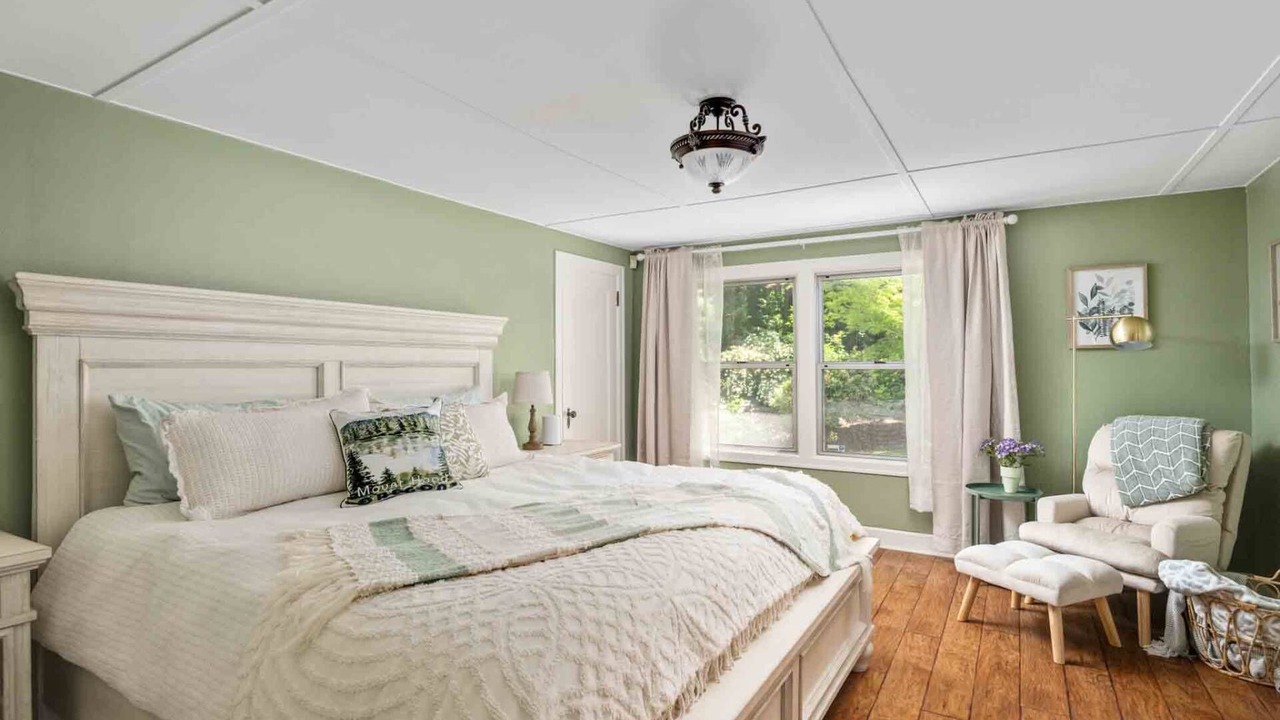 Photo of Bedroom in Stafford - Tualatin Valley