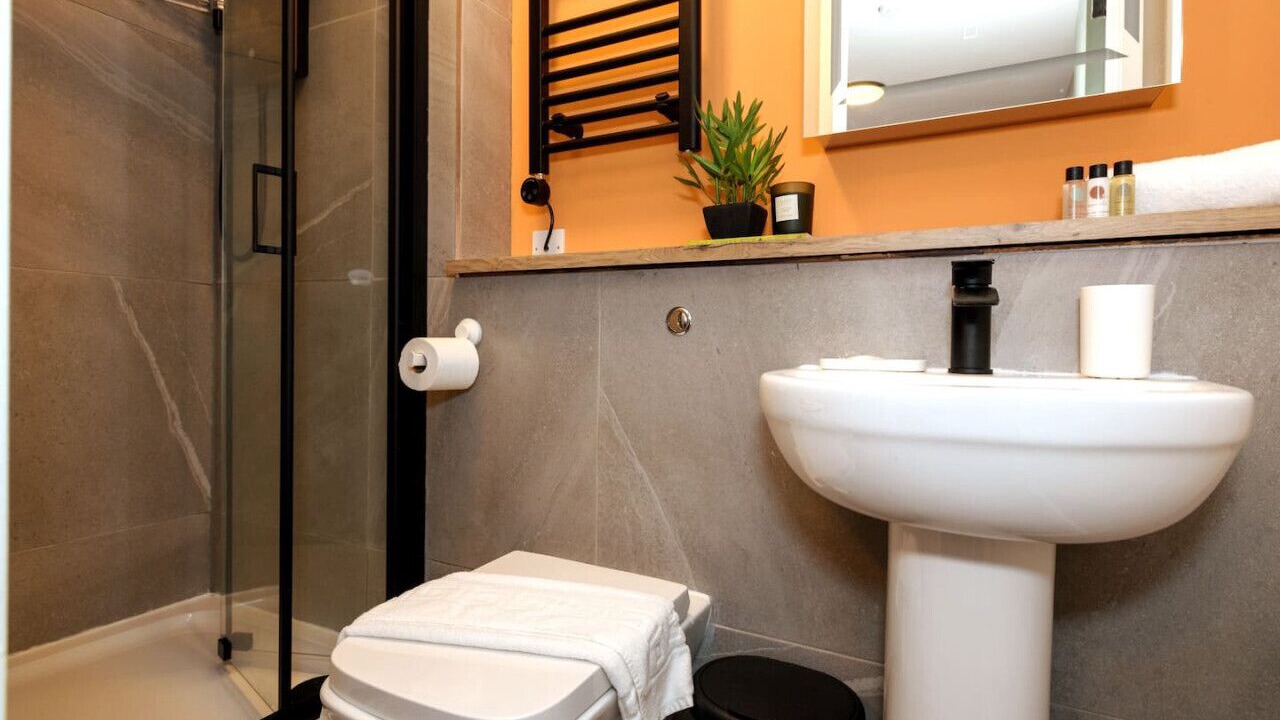 Photo of Bathroom in Plasnewydd