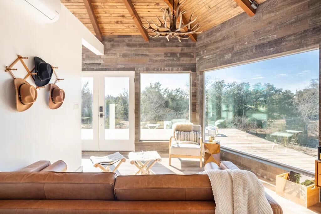 Photo of Livingroom in Fredericksburg