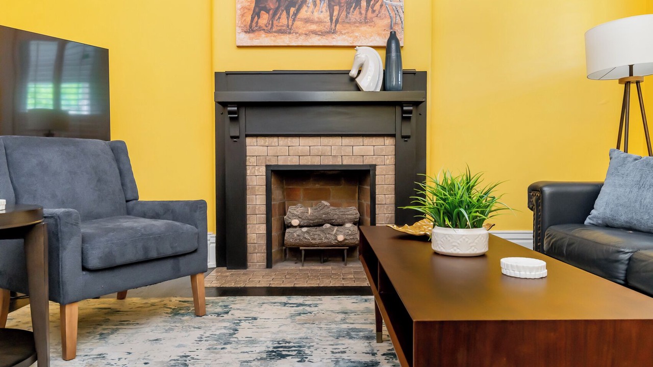 Photo of Livingroom in Cherokee Triangle
