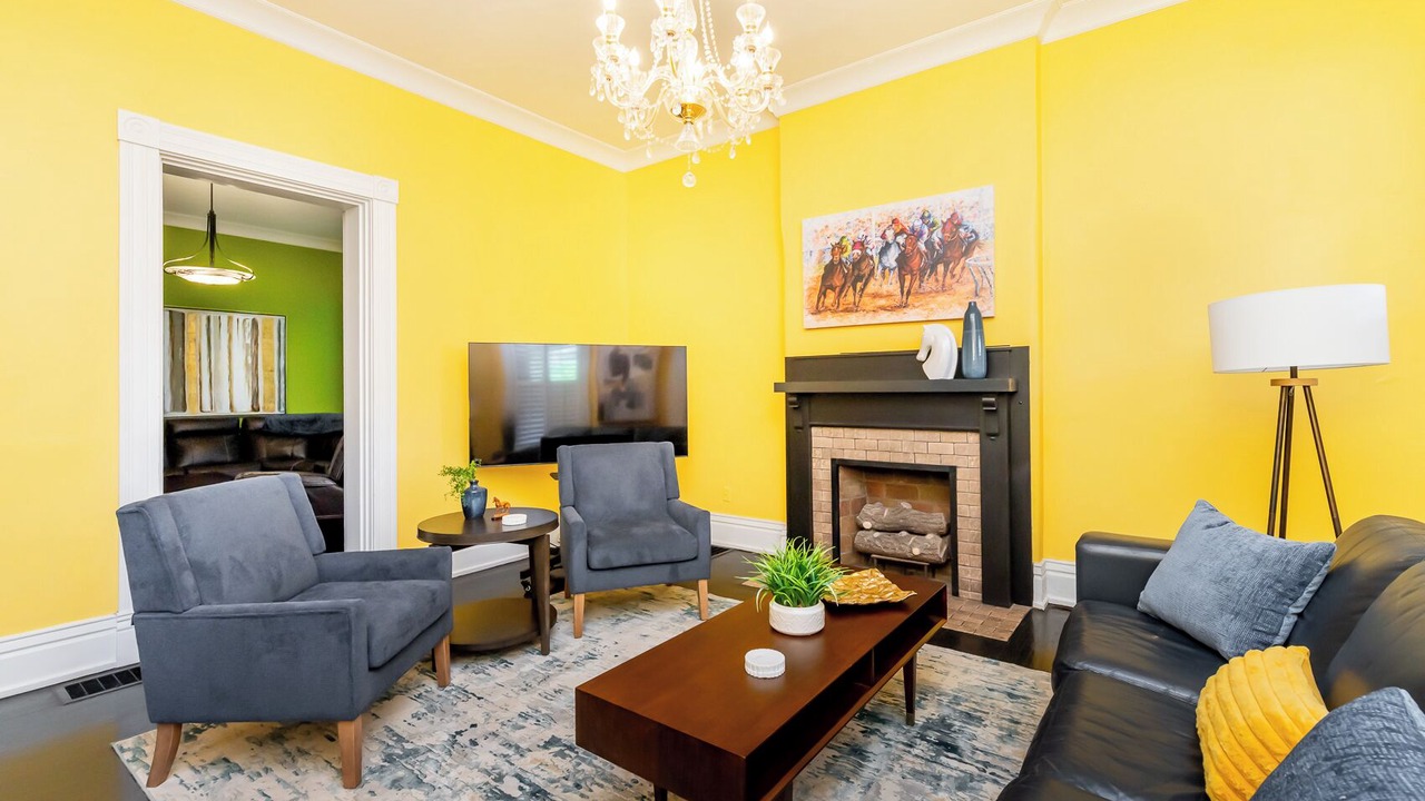 Photo of Livingroom in Cherokee Triangle