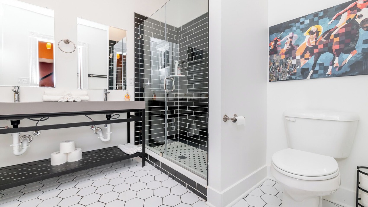 Photo of Bathroom in Cherokee Triangle