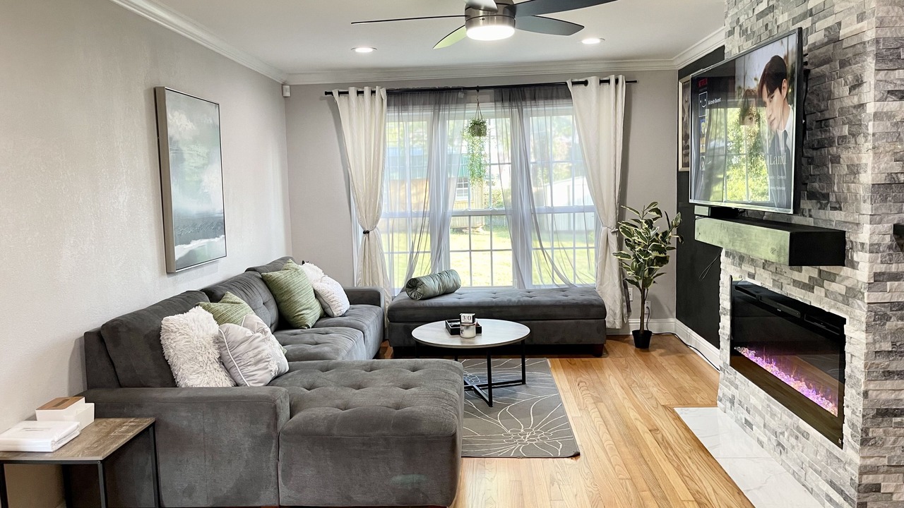 Photo of Livingroom in Cleveland UCD