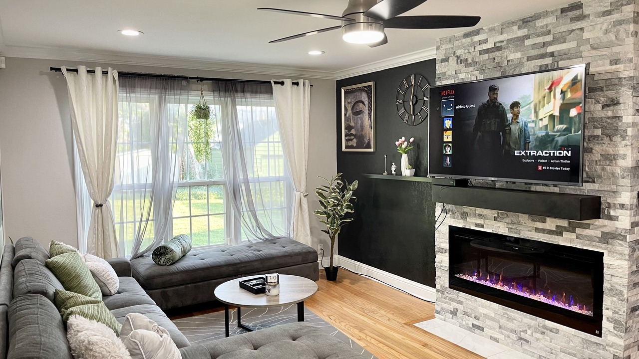 Photo of Livingroom in Cleveland UCD
