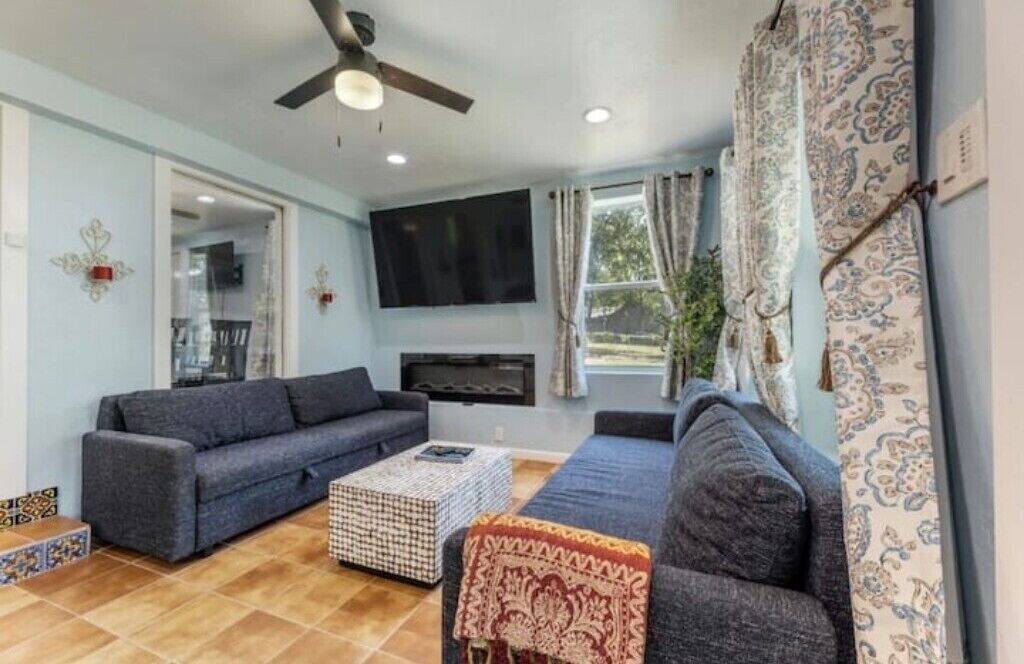 Photo of Livingroom in Quinlan