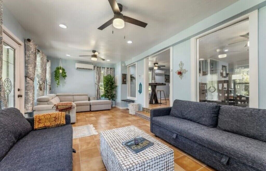 Photo of Livingroom in Quinlan