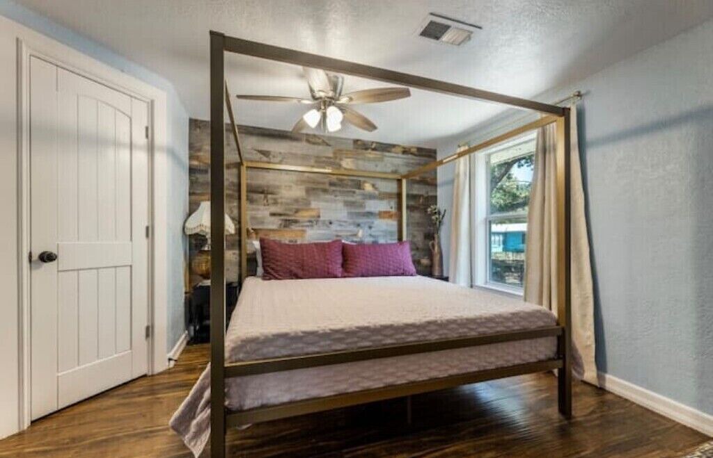 Photo of Bedroom in Quinlan