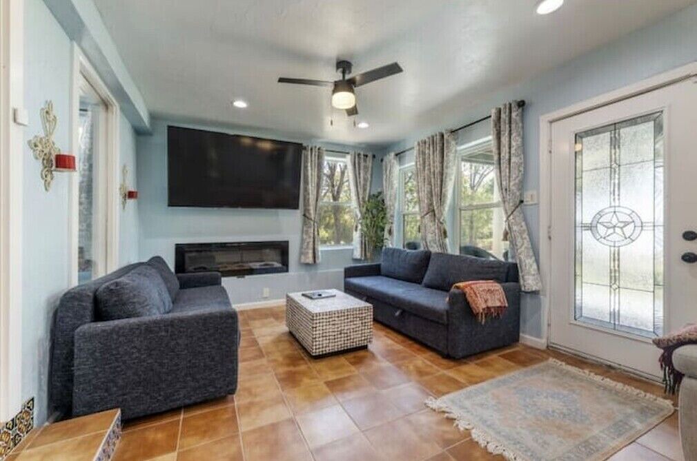 Photo of Livingroom in Quinlan