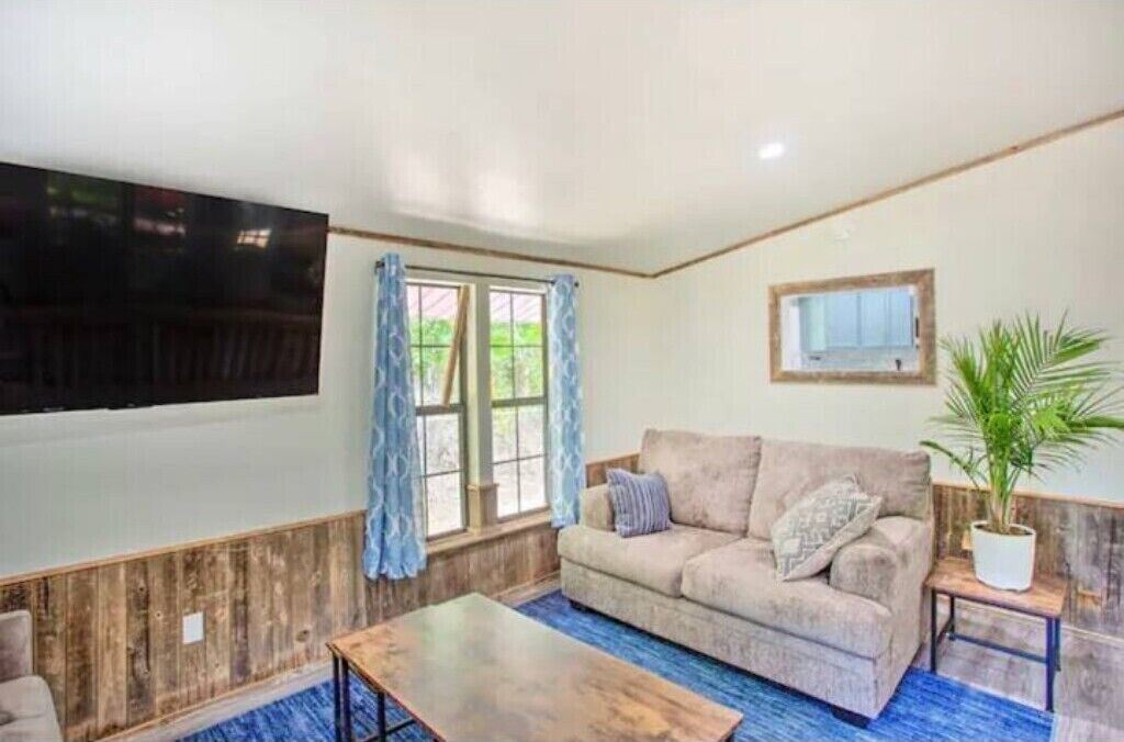 Photo of Livingroom in Quinlan