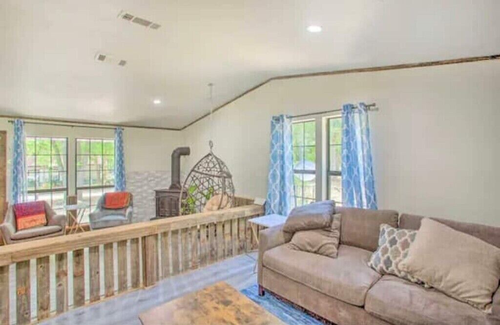 Photo of Livingroom in Quinlan