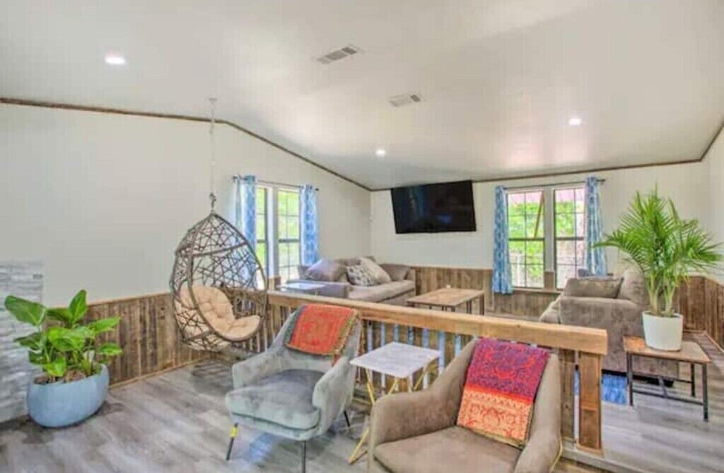Photo of Livingroom in Quinlan