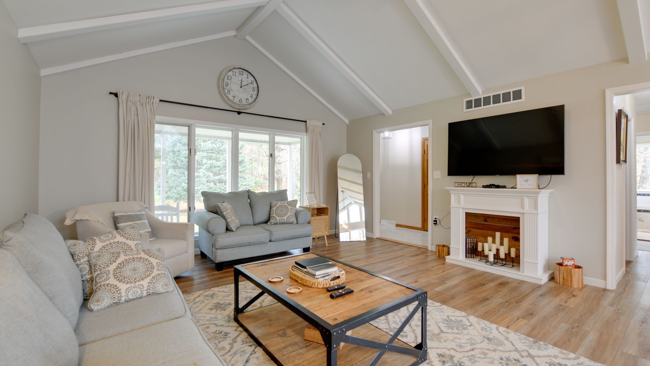 Photo of Livingroom in East Aurora
