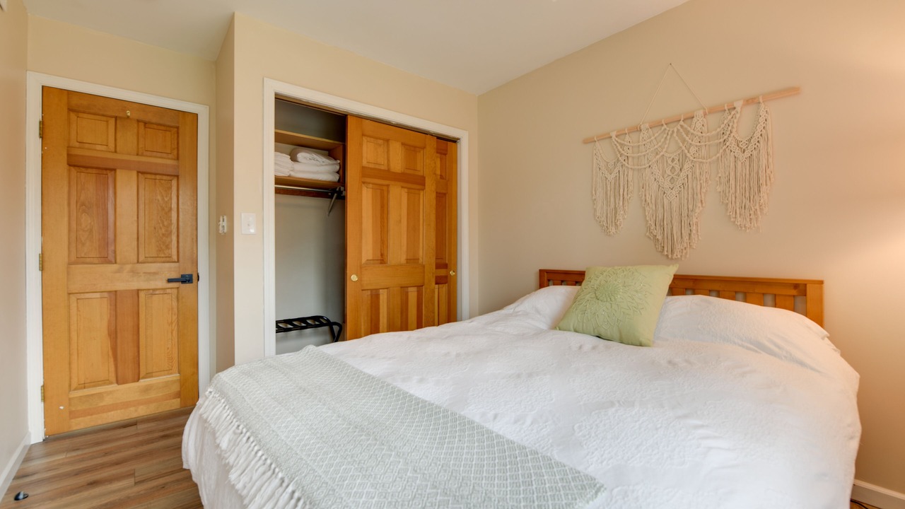 Photo of Bedroom in East Aurora