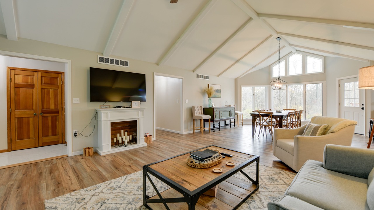 Photo of Livingroom in East Aurora