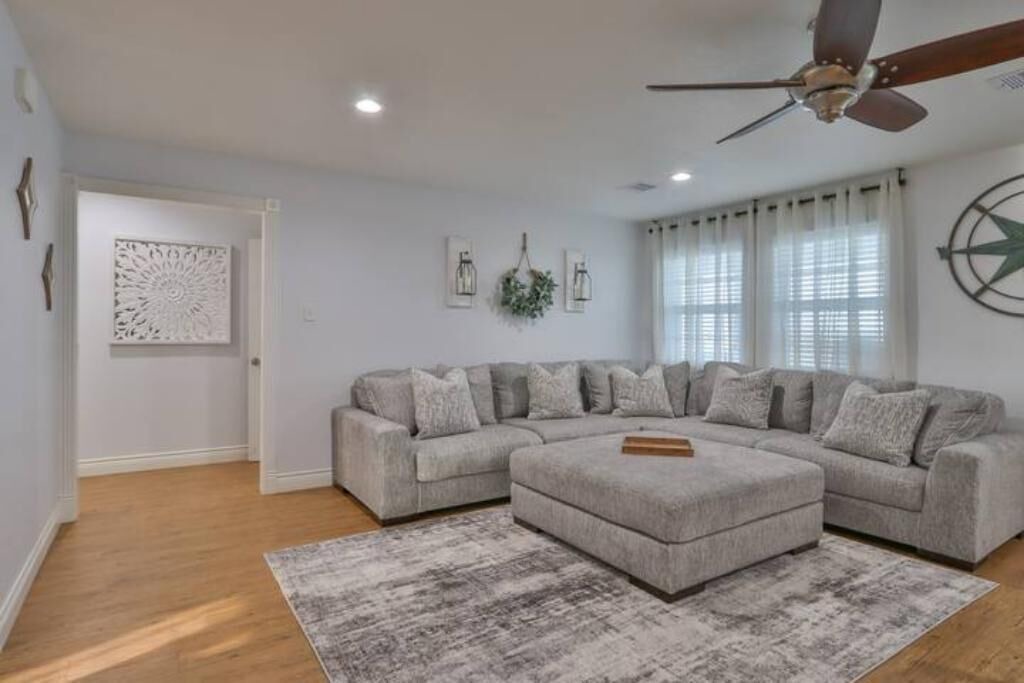 Photo of Livingroom in Hitchcock
