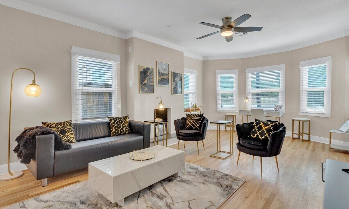 Photo of Livingroom in Near East Side