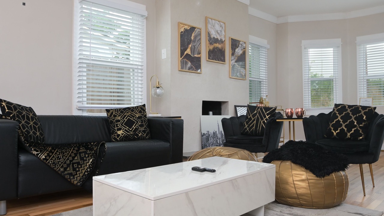 Photo of Livingroom in Near East Side