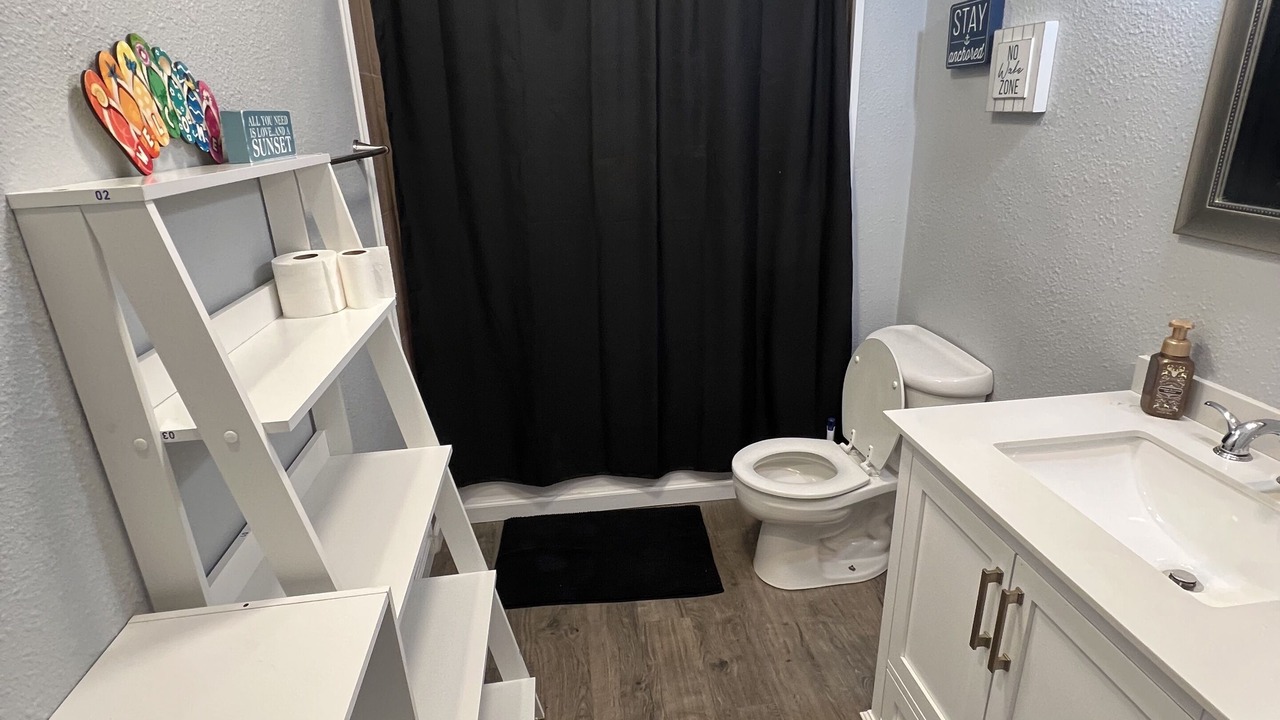 Photo of Bathroom in Higden
