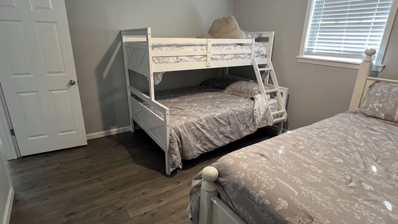 Photo of Bedroom in Higden