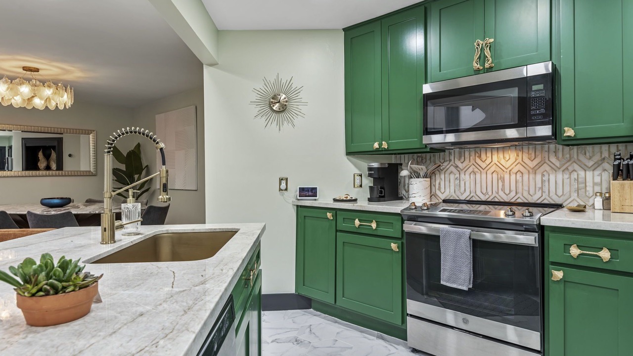 Photo of Kitchen in Greenway Plaza-Upper Kirby