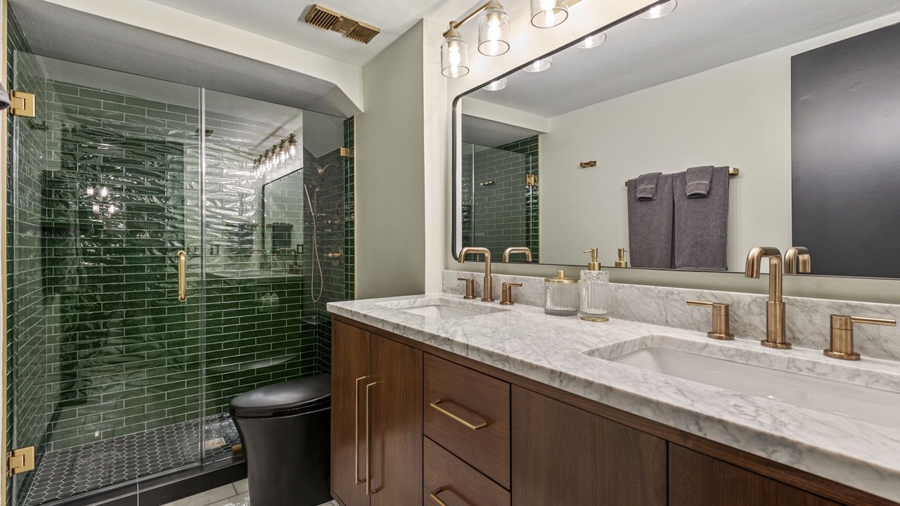 Photo of Bathroom in Greenway Plaza-Upper Kirby