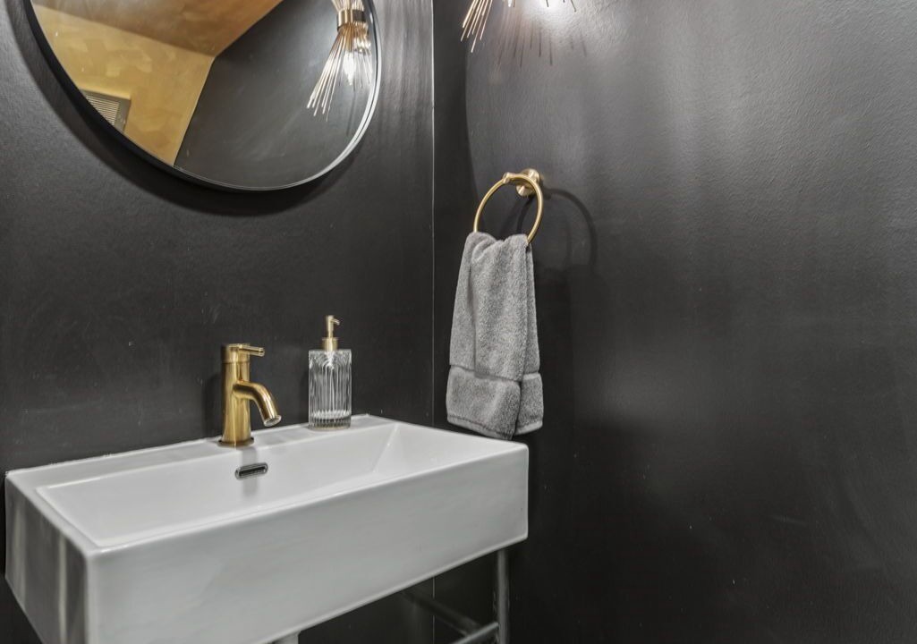 Photo of Bathroom in Greenway Plaza-Upper Kirby