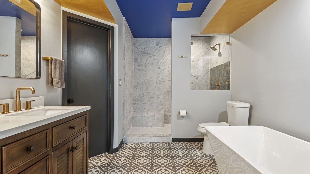 Photo of Bathroom in Greenway Plaza-Upper Kirby