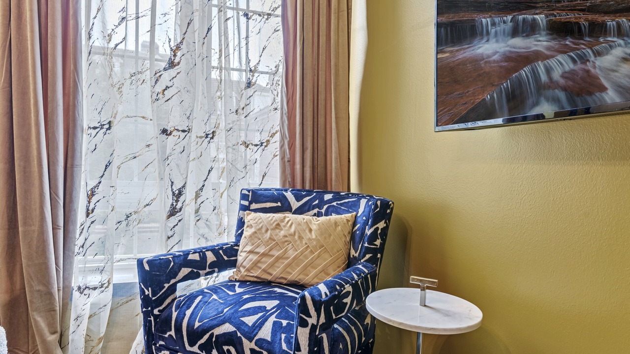 Photo of Livingroom in Greenway Plaza-Upper Kirby