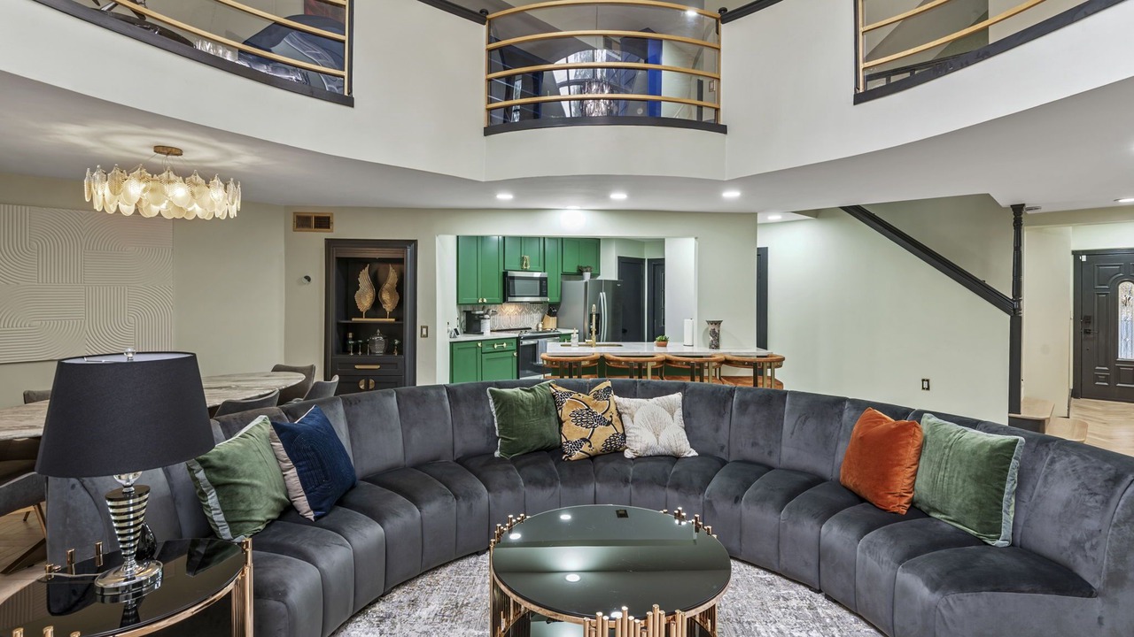 Photo of Livingroom in Greenway Plaza-Upper Kirby