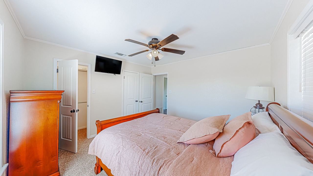 Photo of Bedroom in Cameron