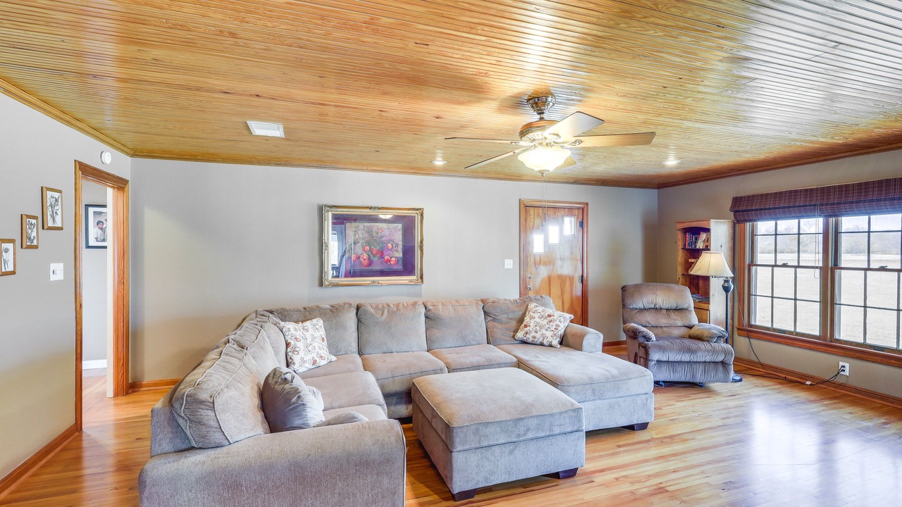 Photo of Bedroom in Milam County