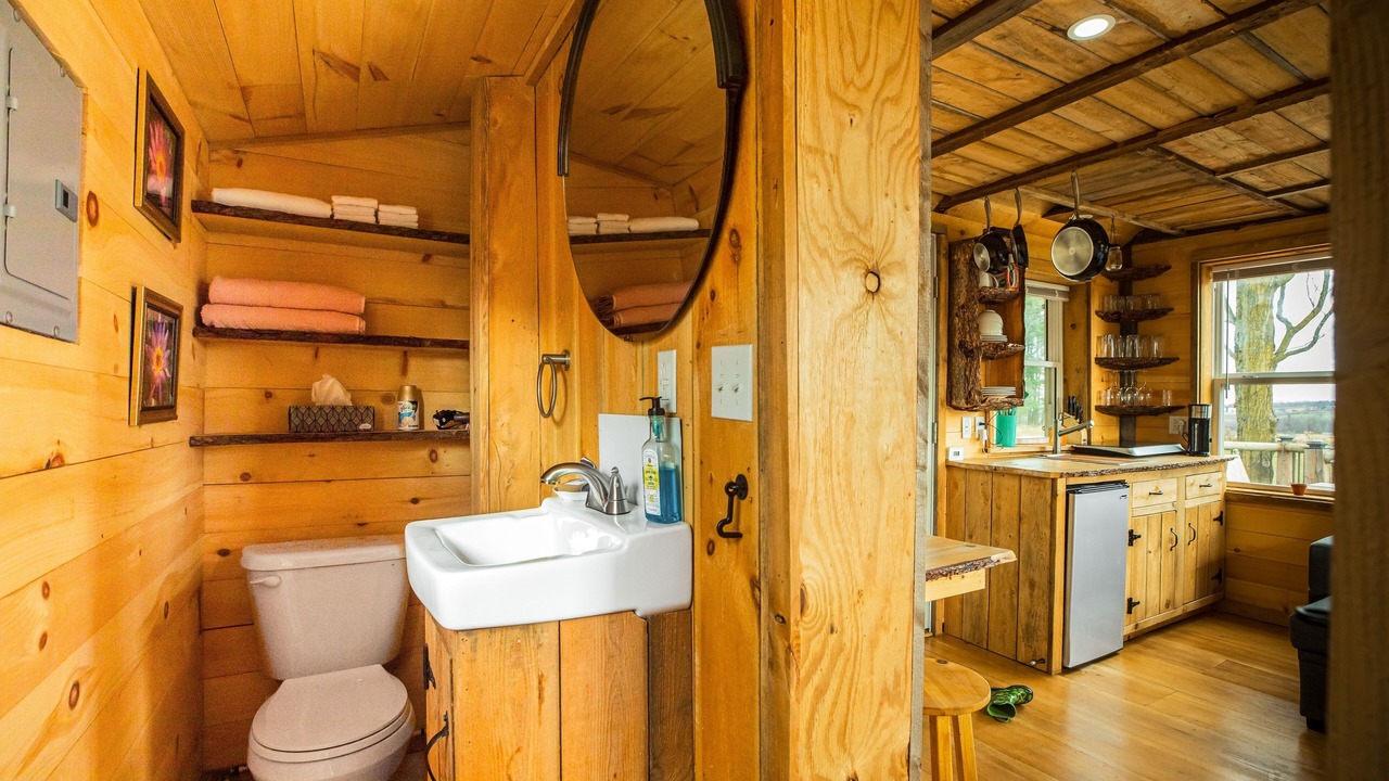 Photo of Bathroom in Franklin Springs