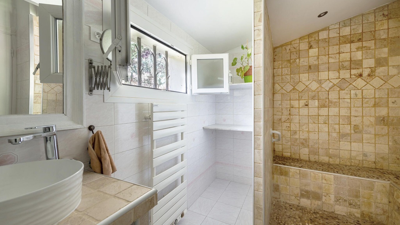 Photo of Bathroom in Miramas