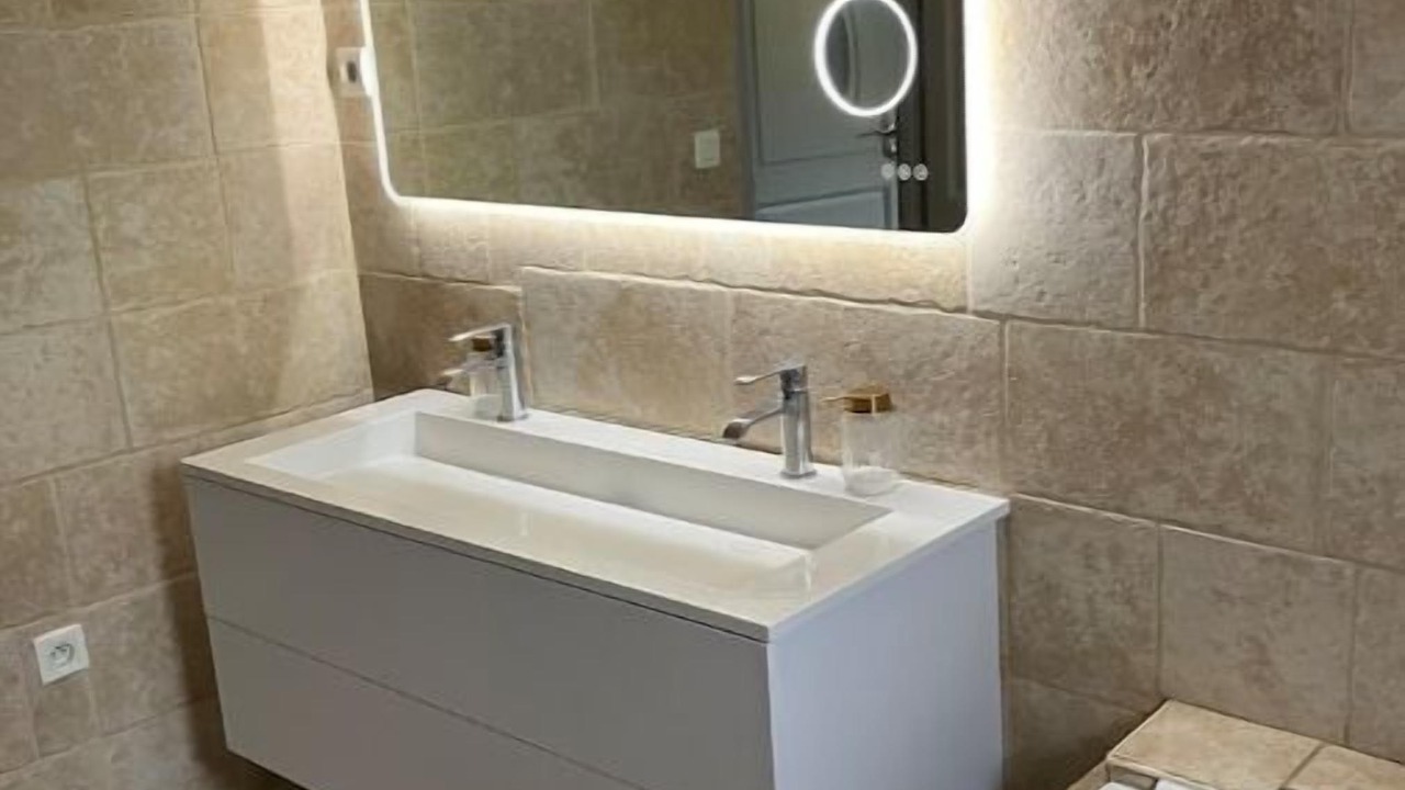 Photo of Bathroom in Tavel