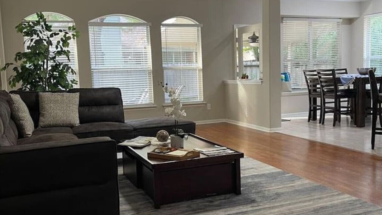 Photo of Livingroom in Alden Bridge