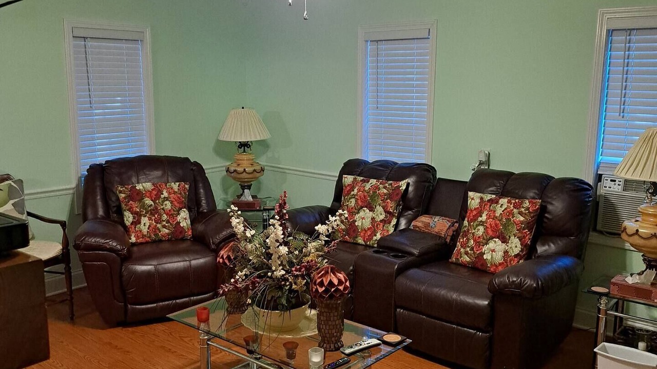 Photo of Livingroom in Newell