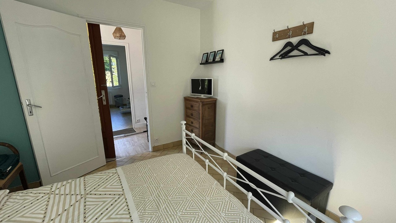 Photo of Bedroom in Folligny