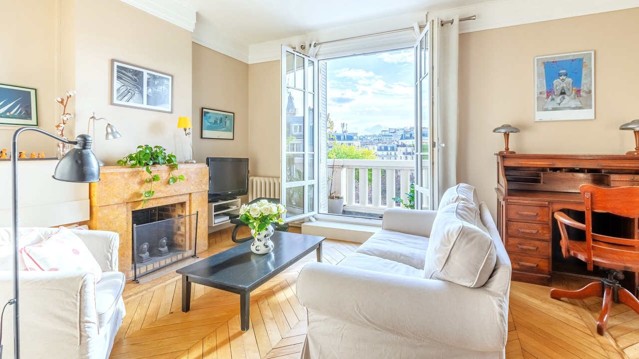 Photo of Livingroom in 18th Arrondissement